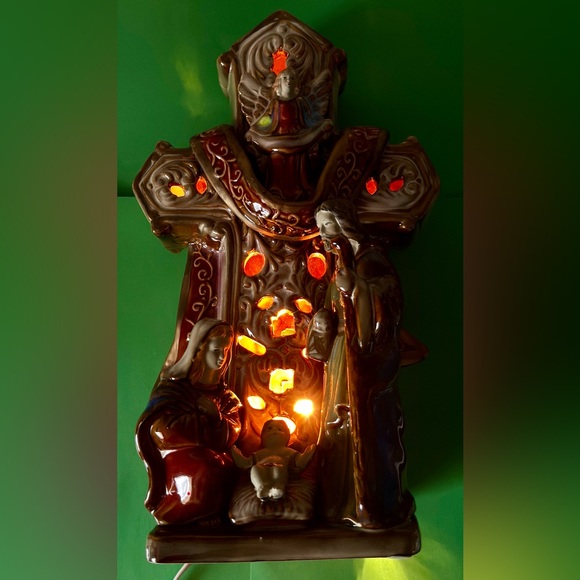 Manger Scene Ceramic Christmas Light with Cross - Picture 7 of 10